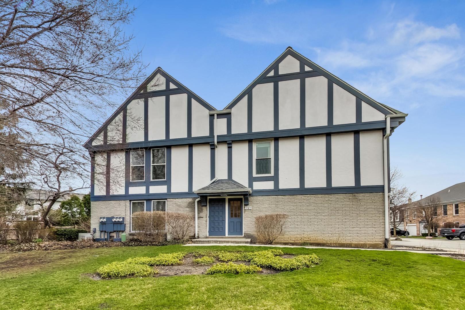 747 GARFIELD Avenue #C, Libertyville, IL 60048