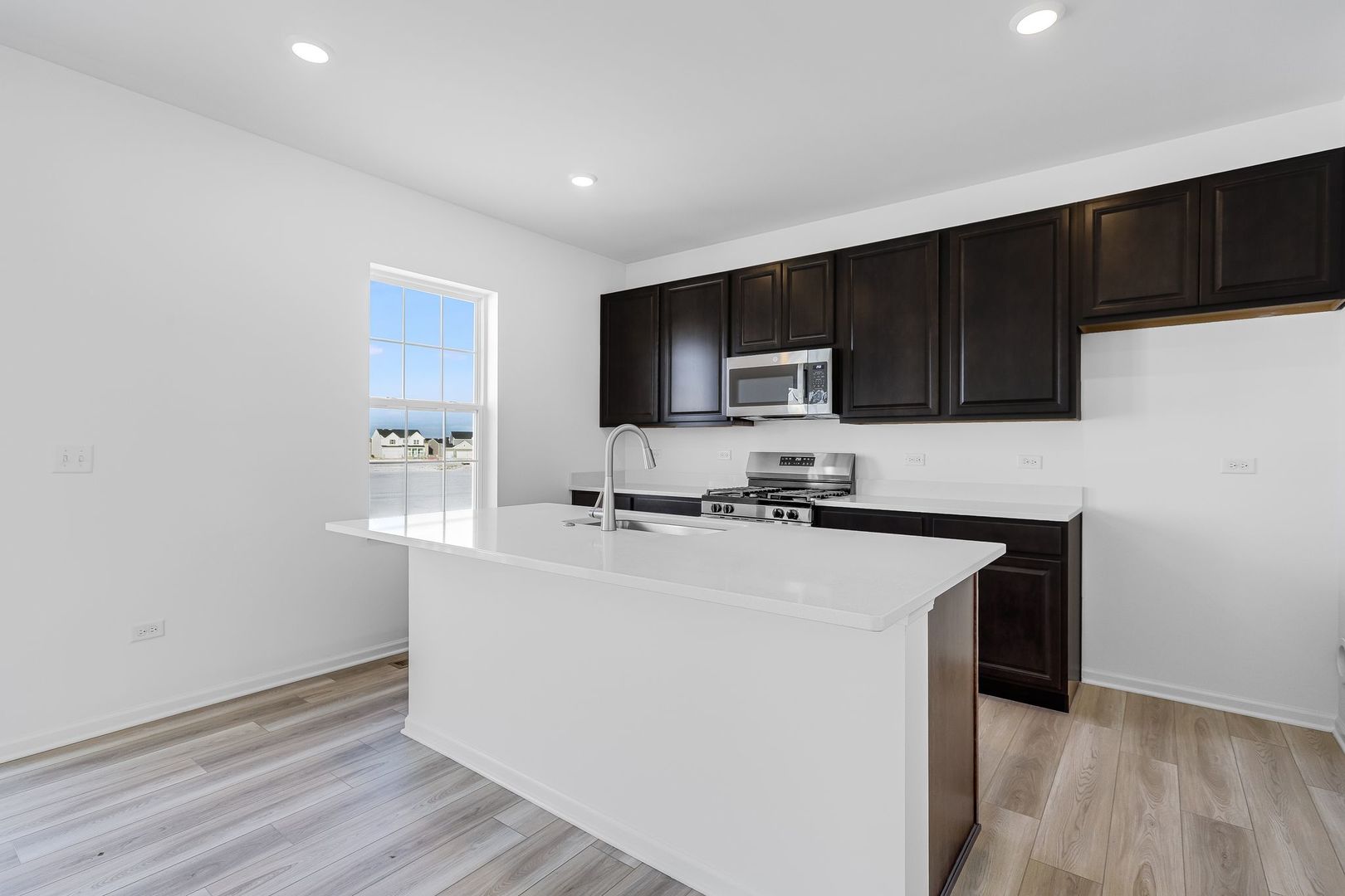 413 Hathaway Lane, Oswego, IL 60543