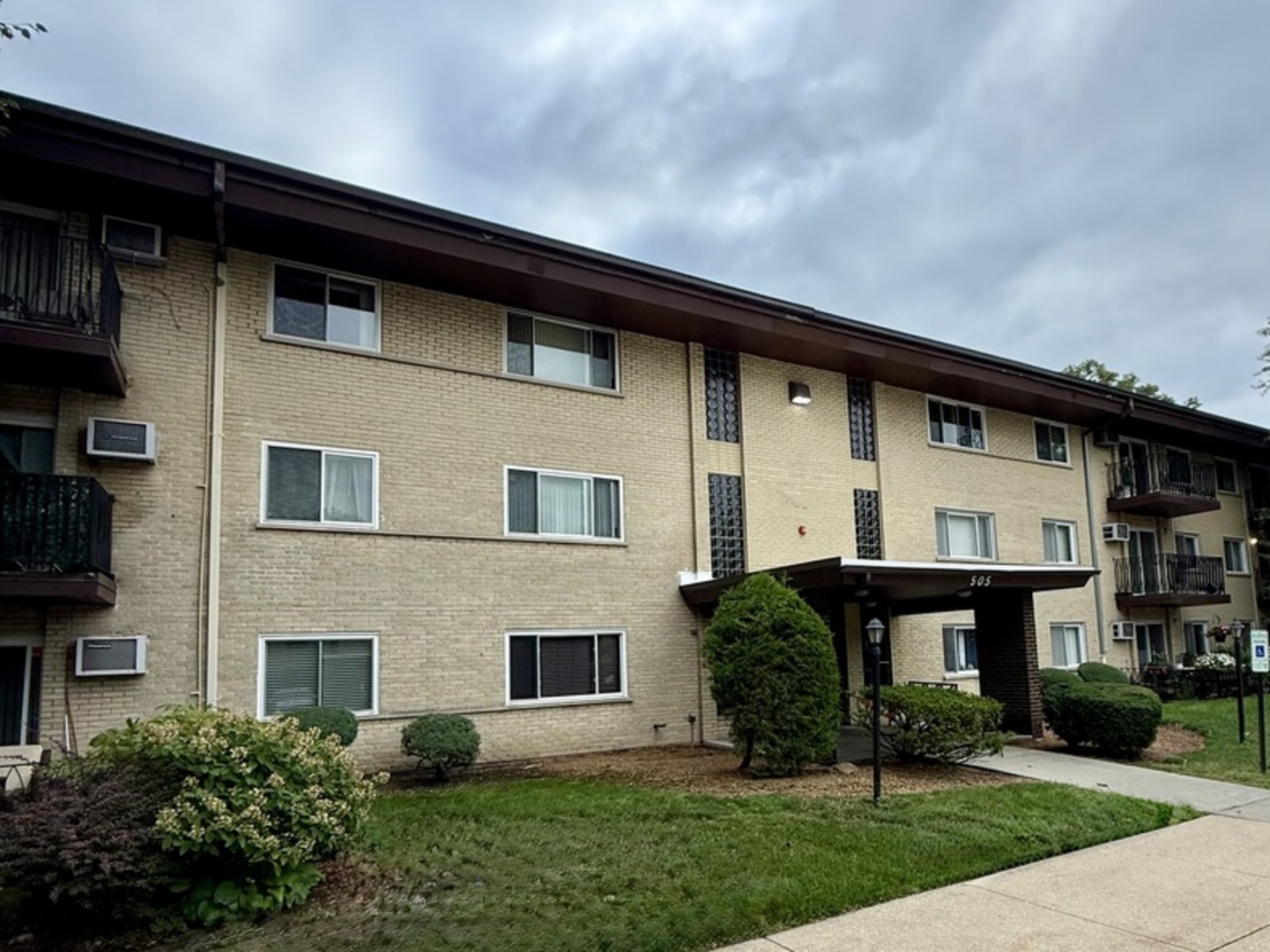 505 S Cleveland Avenue #207, Arlington Heights, IL 60005