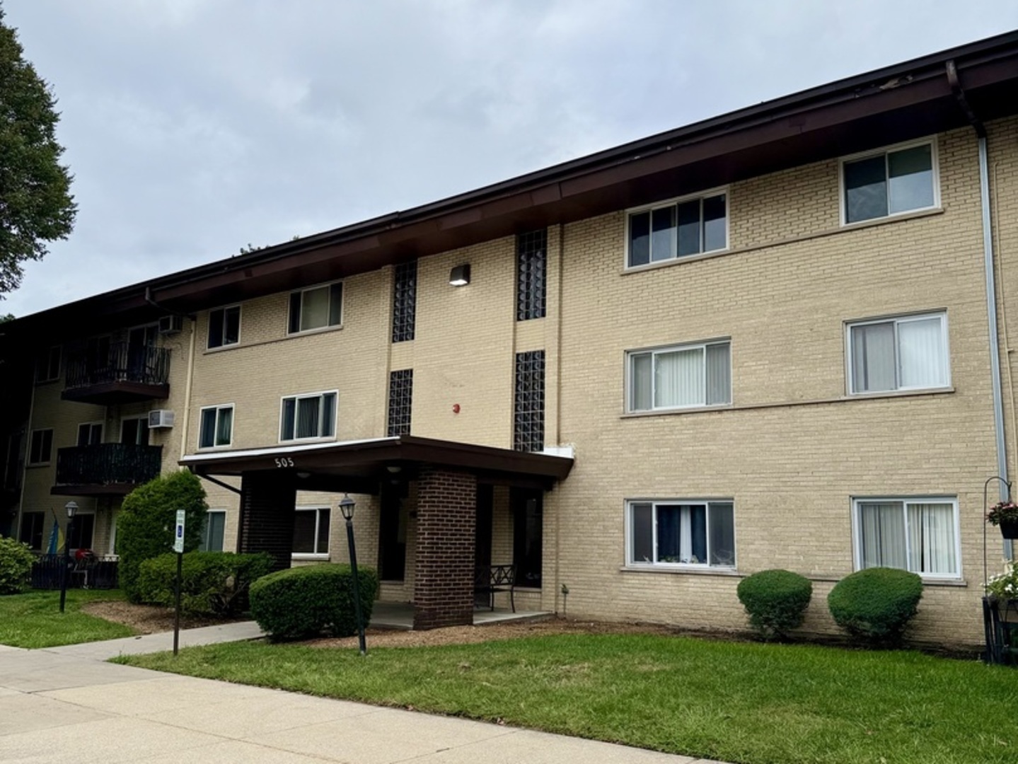 505 S Cleveland Avenue #207, Arlington Heights, IL 60005