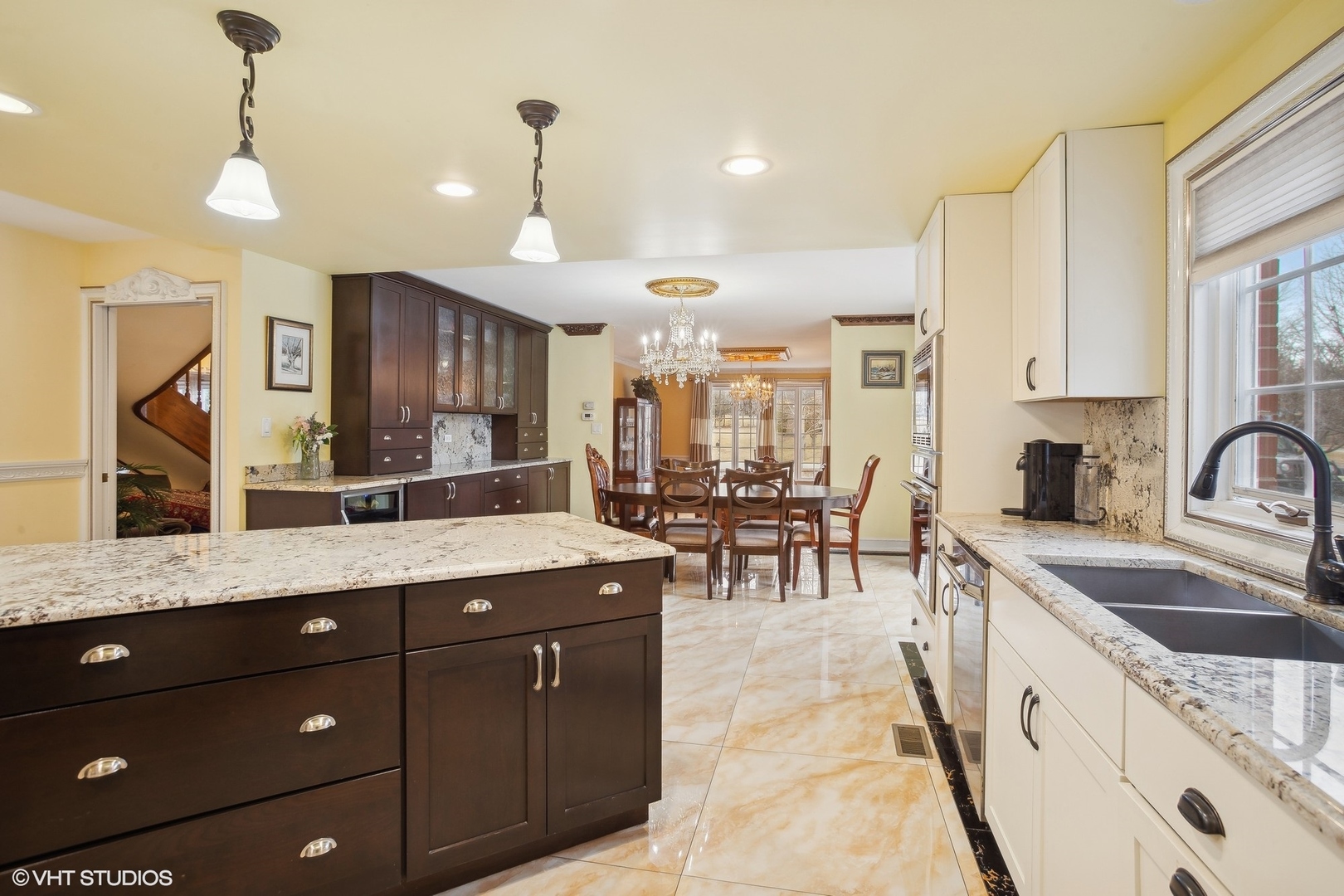 46 Hamilton Lane, Oak Brook, IL 60523