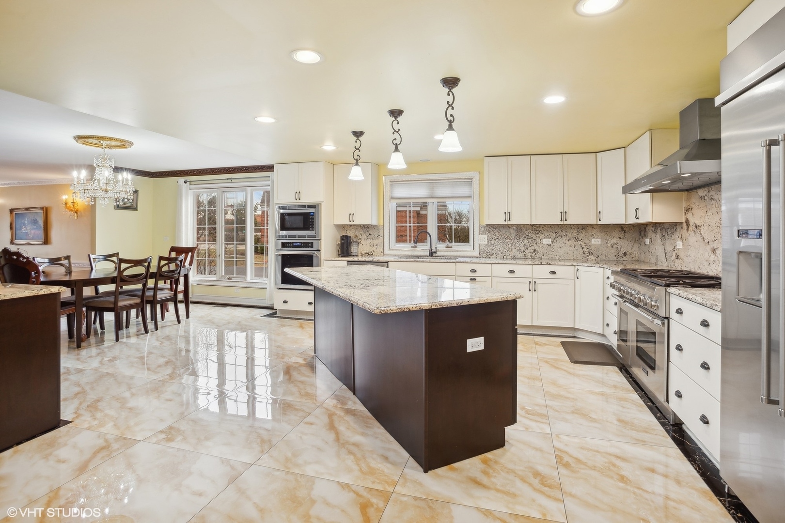 46 Hamilton Lane, Oak Brook, IL 60523