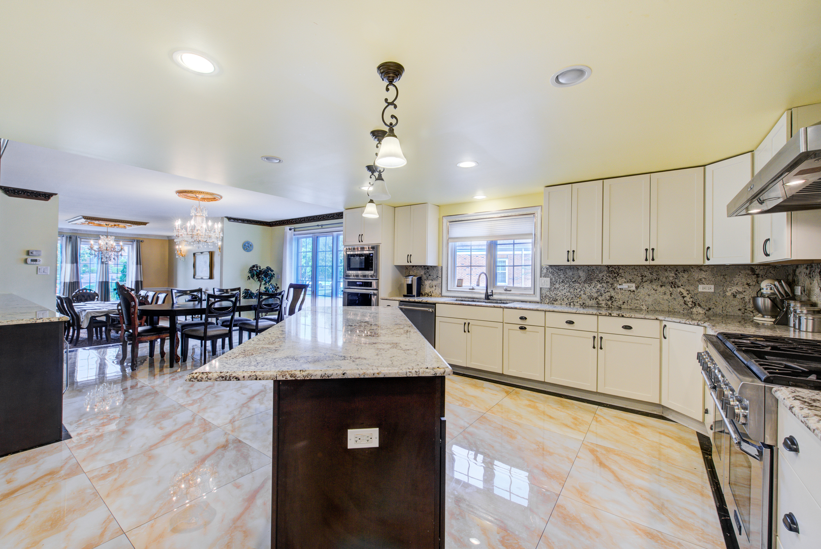 46 Hamilton Lane, Oak Brook, IL 60523