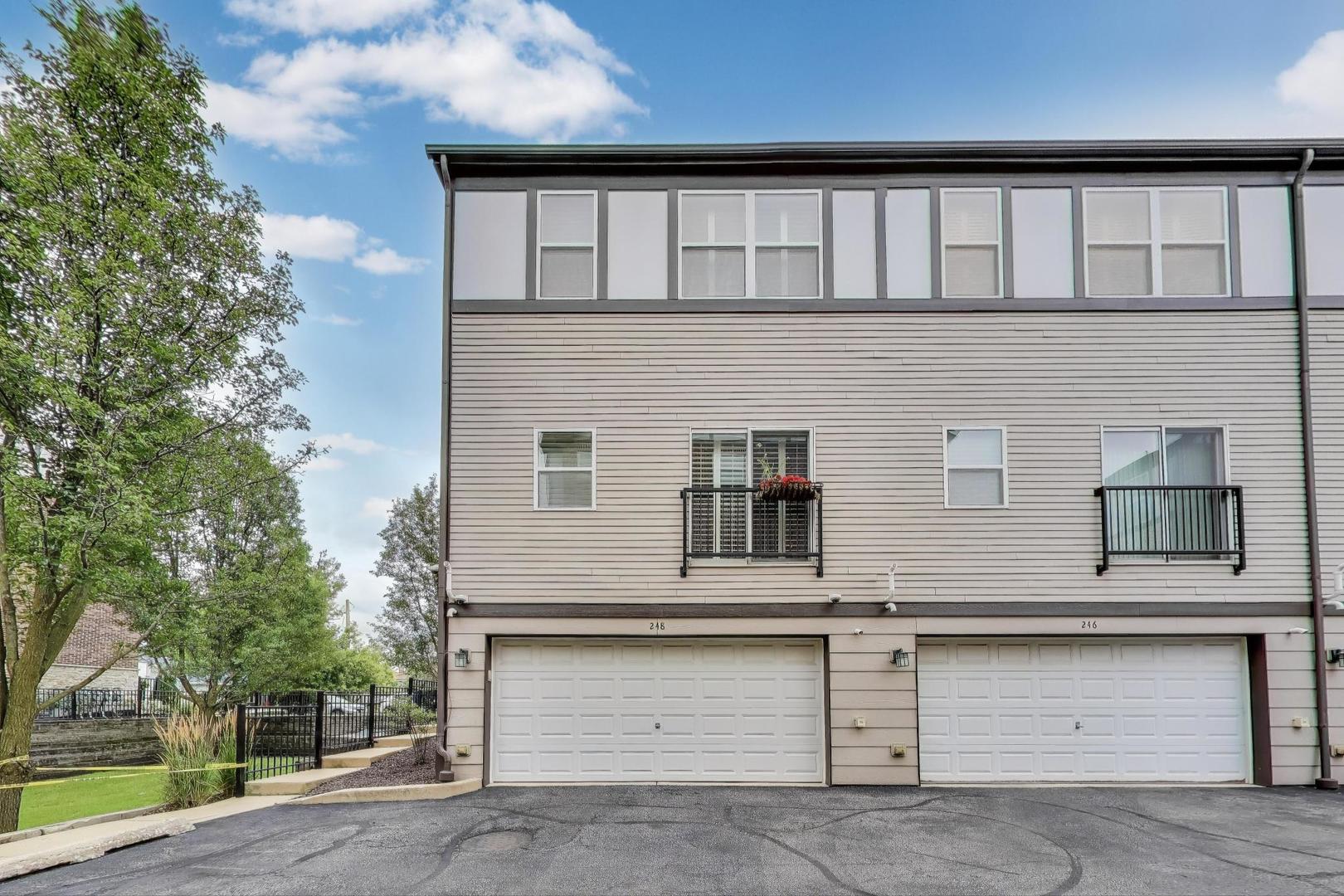 248 E Kenilworth Avenue, Villa Park, IL 60181