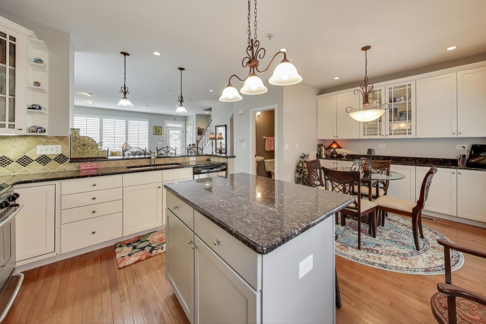 248 E Kenilworth Avenue, Villa Park, IL 60181
