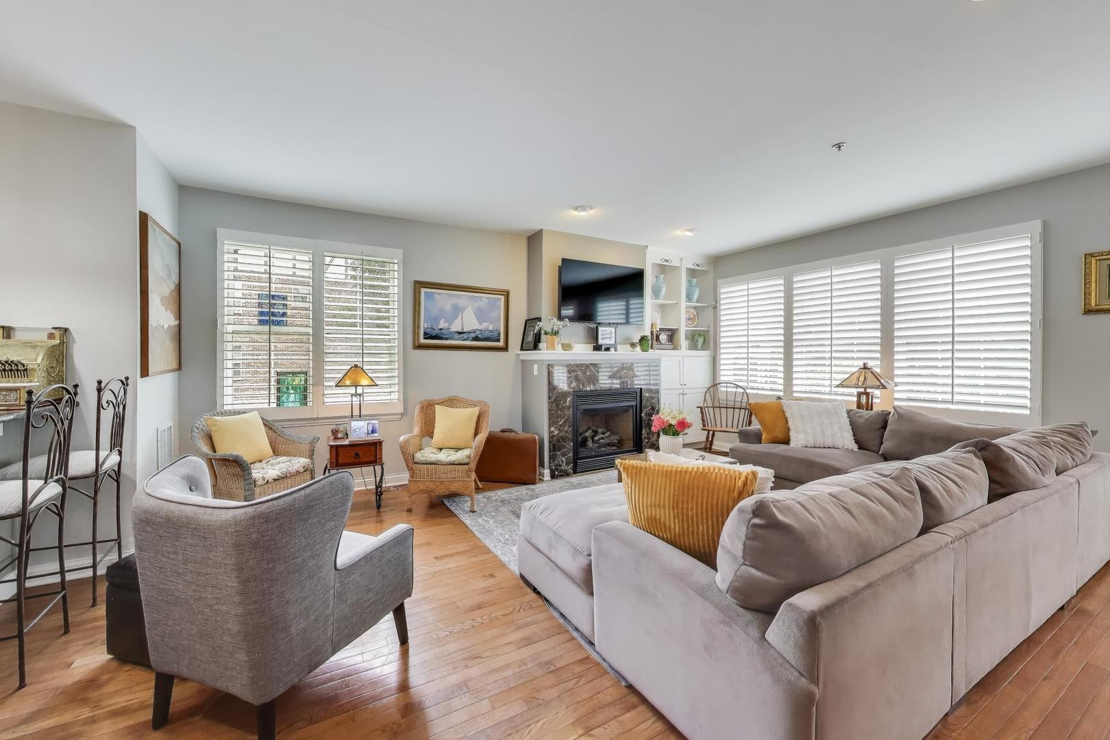 248 E Kenilworth Avenue, Villa Park, IL 60181