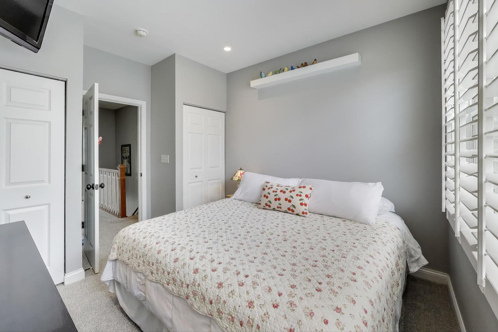 248 E Kenilworth Avenue, Villa Park, IL 60181