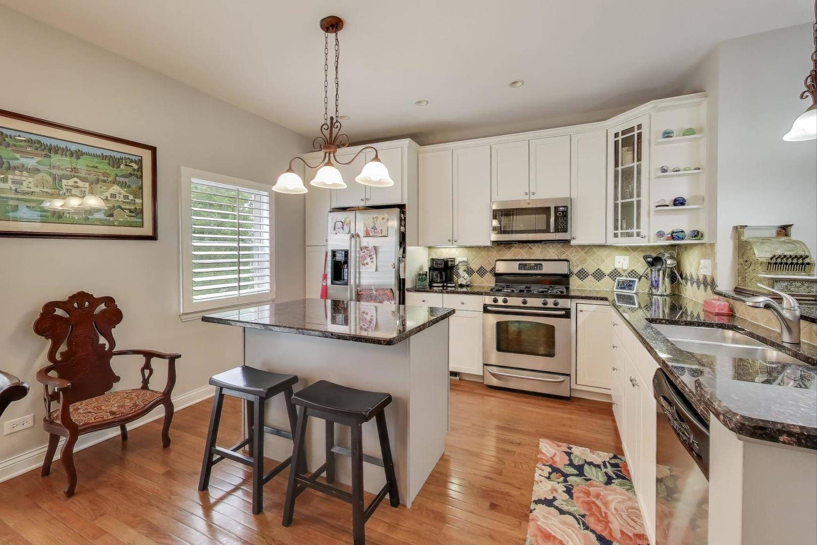248 E Kenilworth Avenue, Villa Park, IL 60181