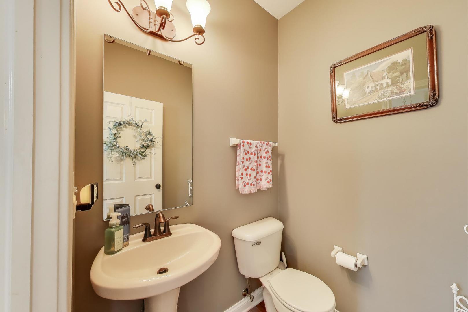 248 E Kenilworth Avenue, Villa Park, IL 60181