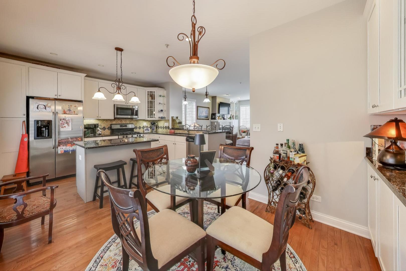 248 E Kenilworth Avenue, Villa Park, IL 60181