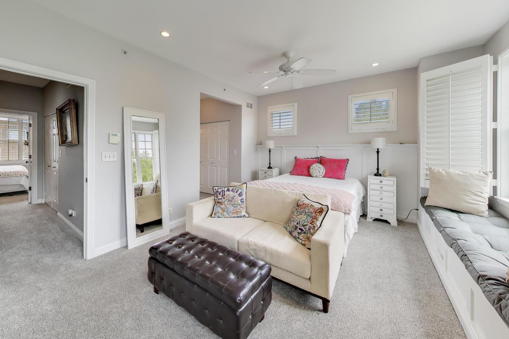 248 E Kenilworth Avenue, Villa Park, IL 60181