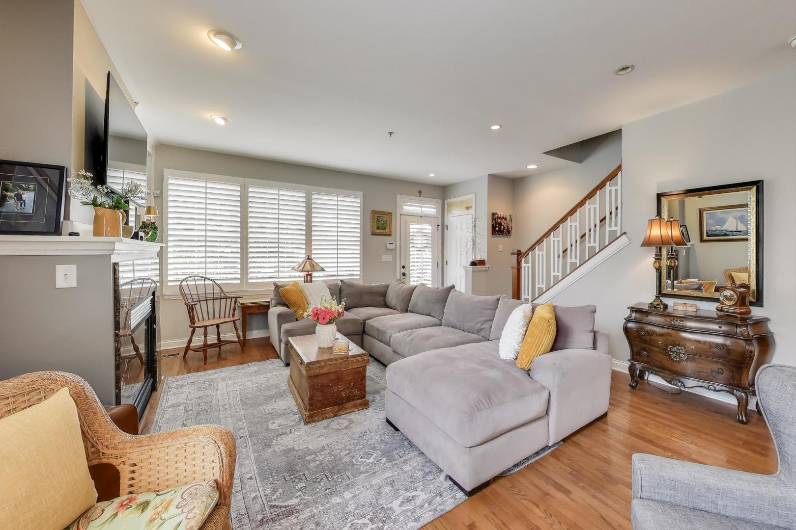 248 E Kenilworth Avenue, Villa Park, IL 60181