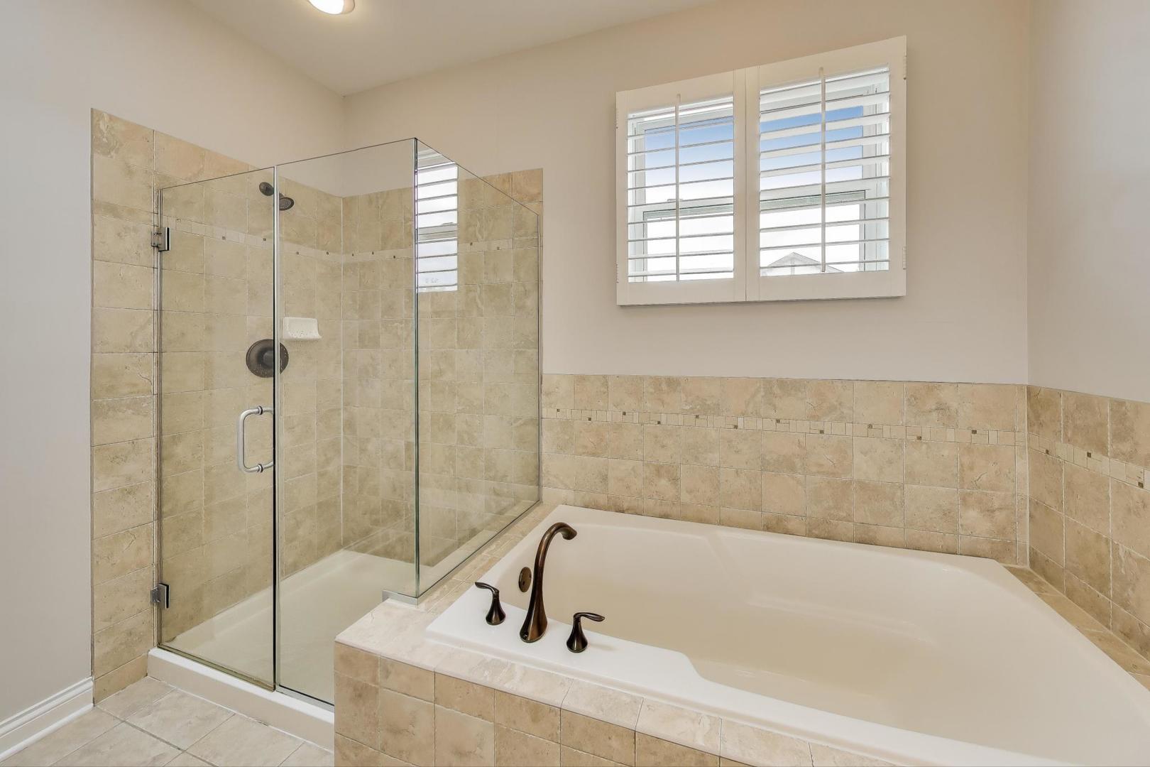 248 E Kenilworth Avenue, Villa Park, IL 60181
