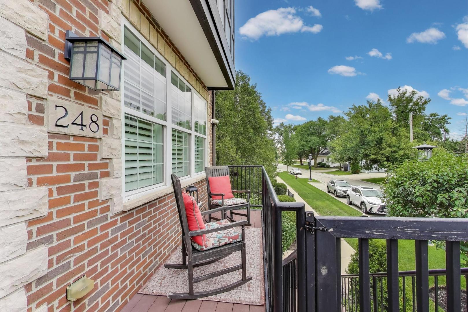 248 E Kenilworth Avenue, Villa Park, IL 60181