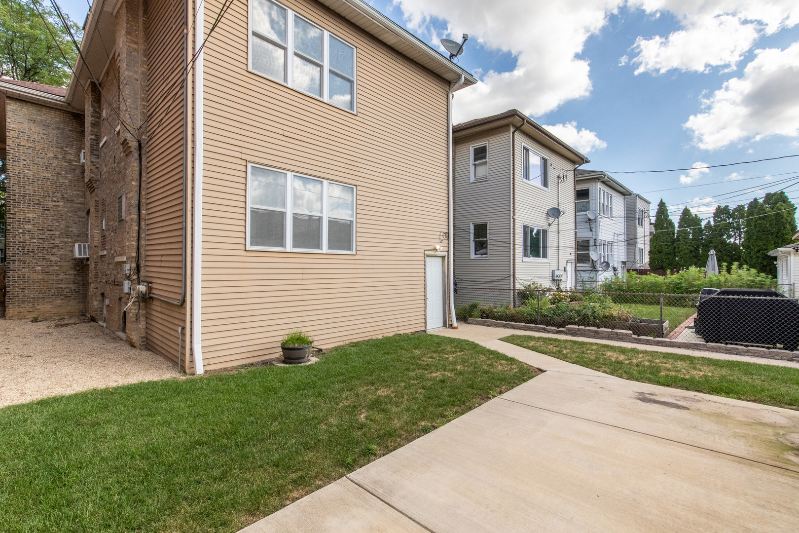 5253 W Cullom Avenue, Chicago, IL 60641
