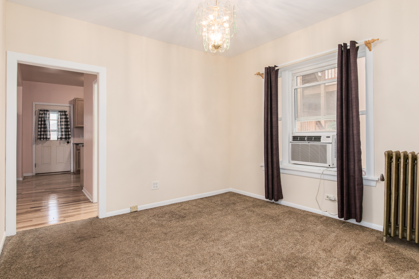 5253 W Cullom Avenue, Chicago, IL 60641