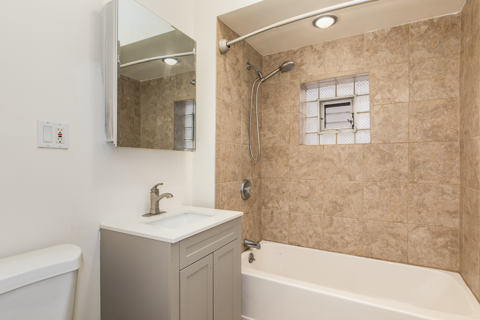 5253 W Cullom Avenue, Chicago, IL 60641