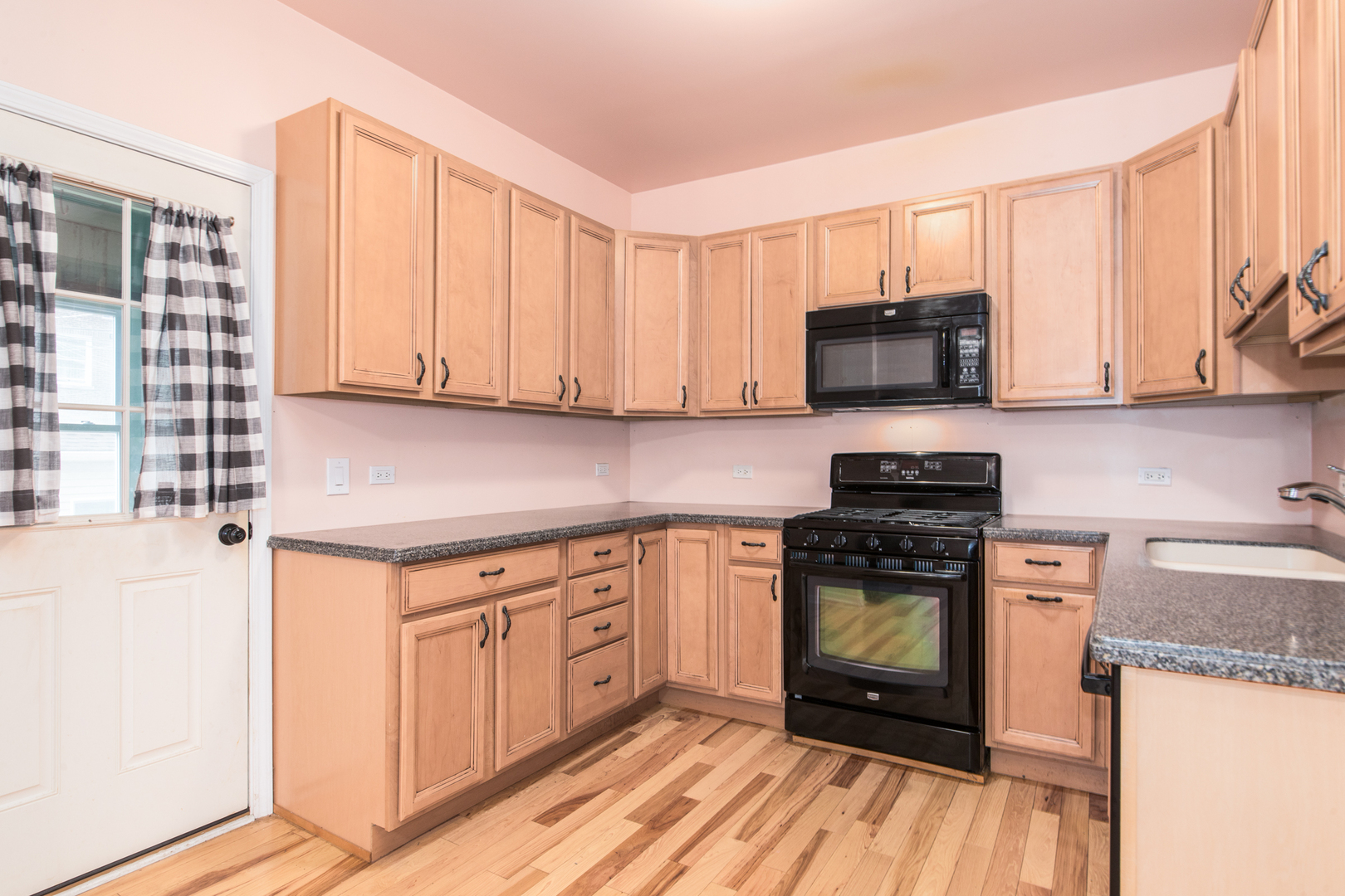 5253 W Cullom Avenue, Chicago, IL 60641
