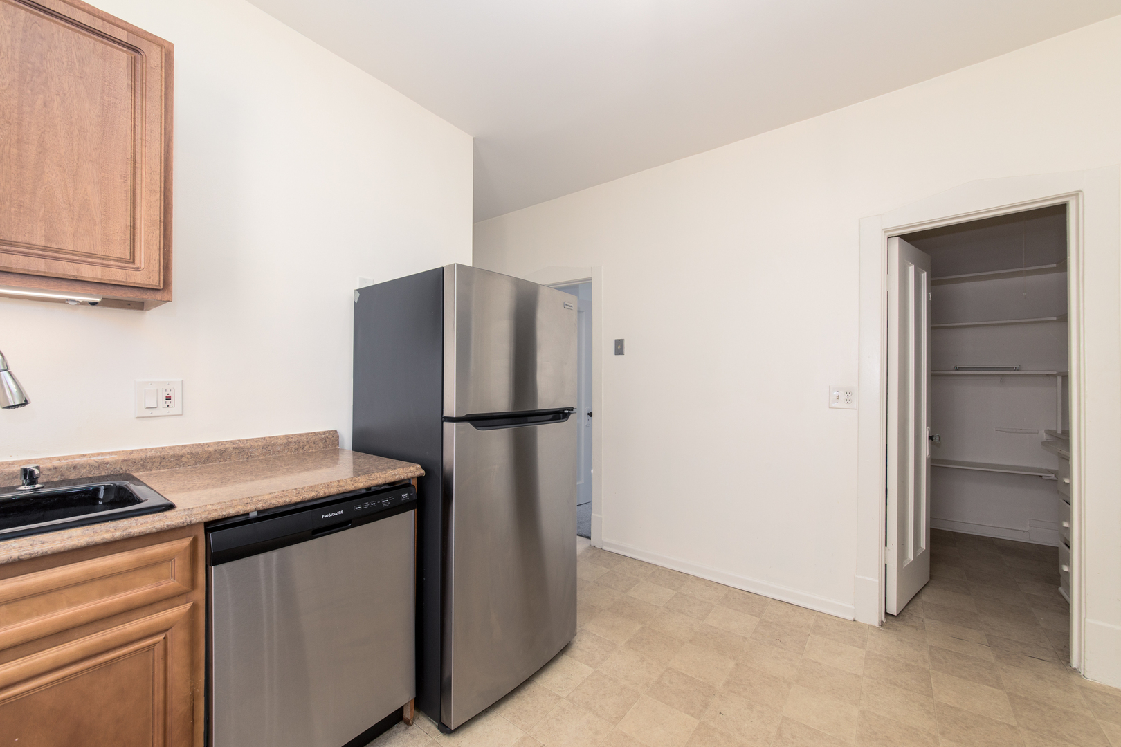 5253 W Cullom Avenue, Chicago, IL 60641