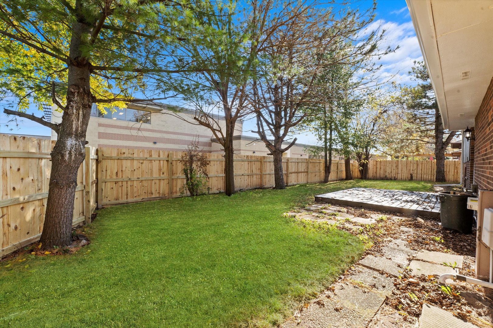 18227 OLDE FARM Road, Lansing, IL 60438