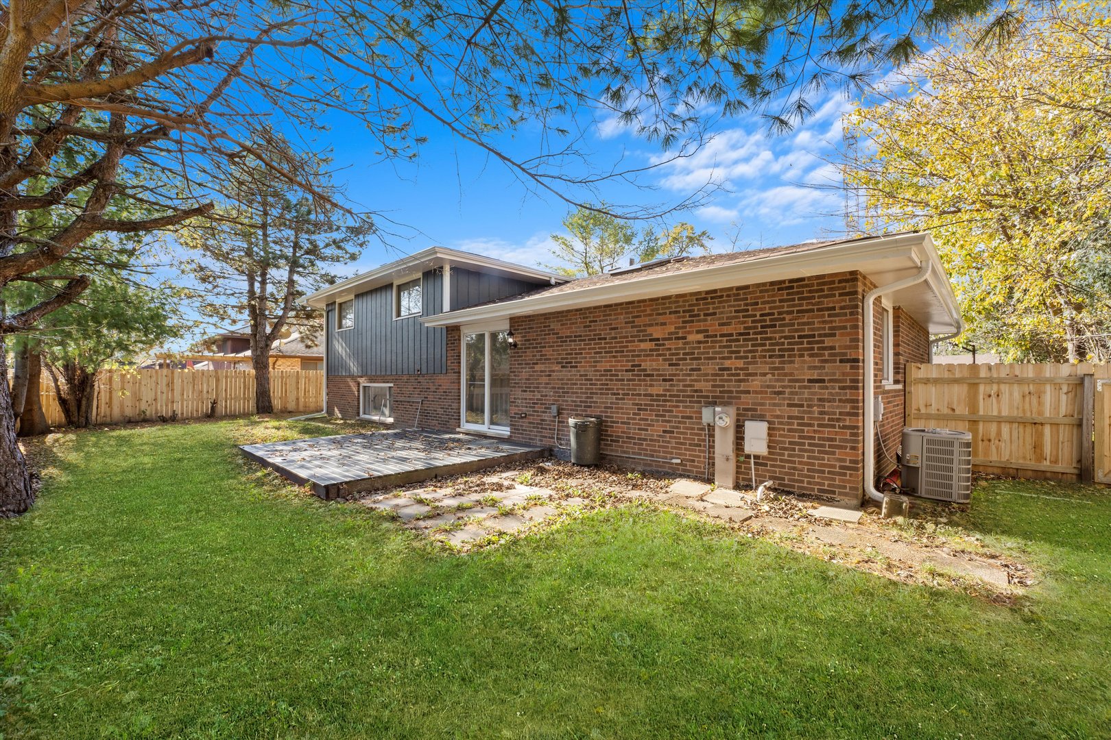 18227 OLDE FARM Road, Lansing, IL 60438