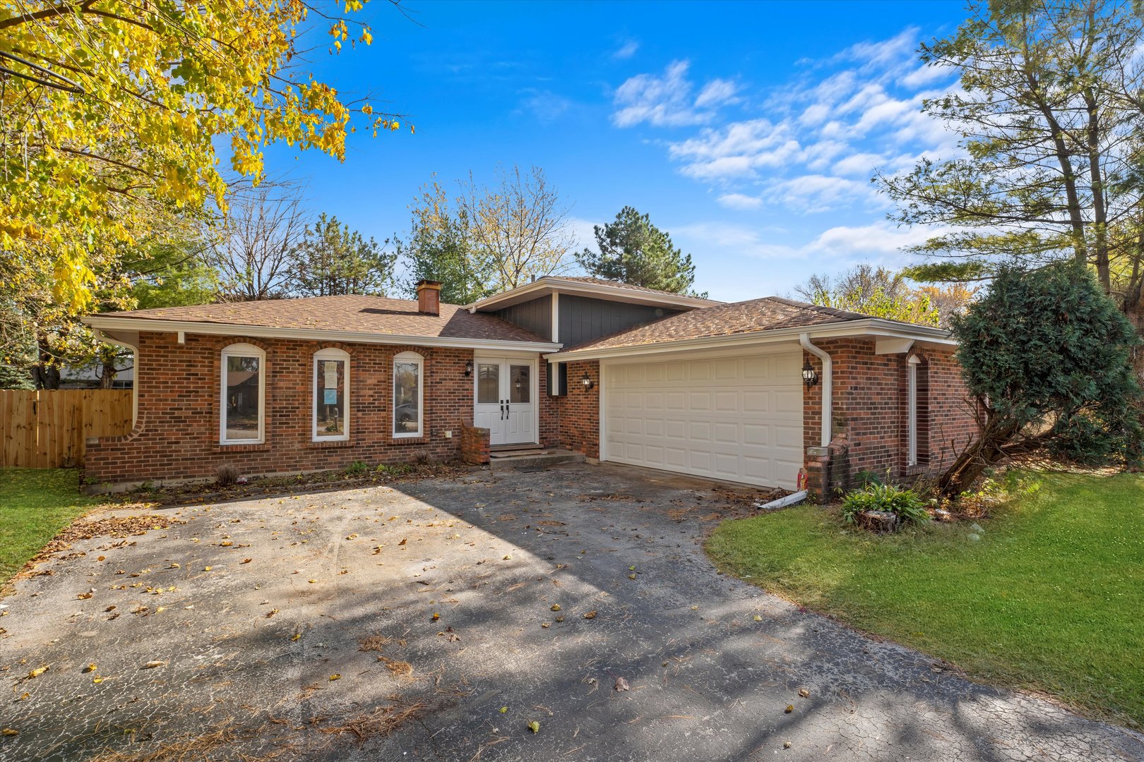 18227 OLDE FARM Road, Lansing, IL 60438