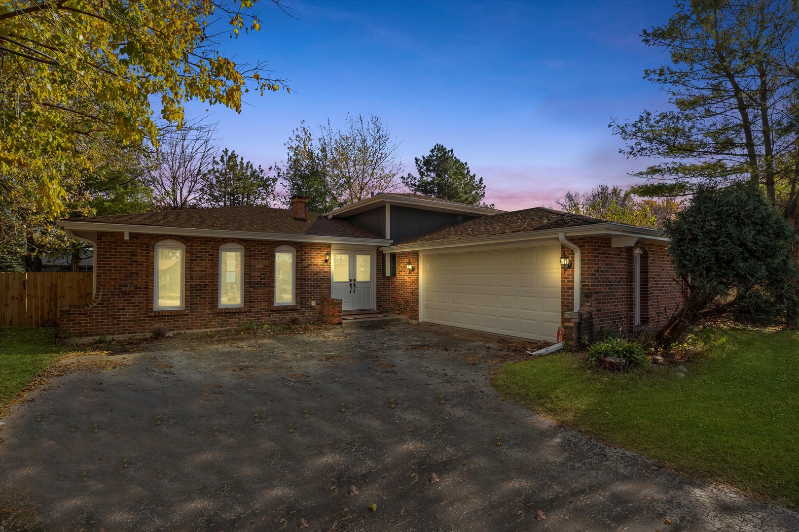 18227 OLDE FARM Road, Lansing, IL 60438