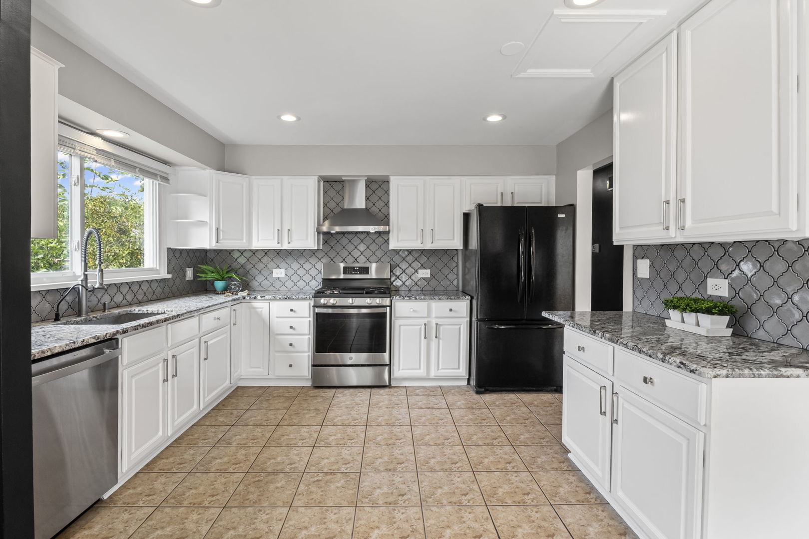 810 Red Bridge Road, Lake Zurich, IL 60047