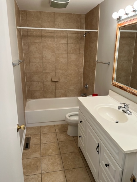 841 Cross Creek Court #A, Roselle, IL 60172