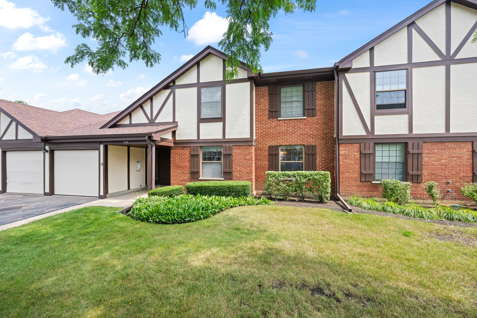 1542 Springview Court #B1, Wheeling, IL 60090