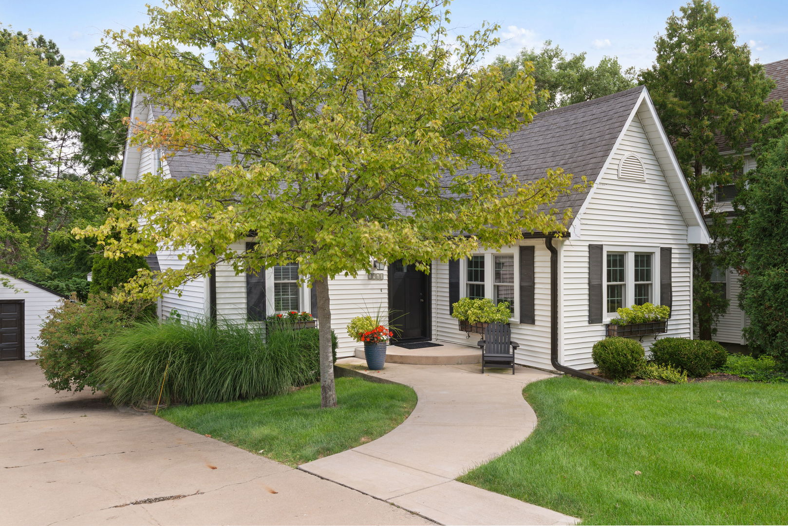1960 Elmore Avenue, Downers Grove, IL 60515