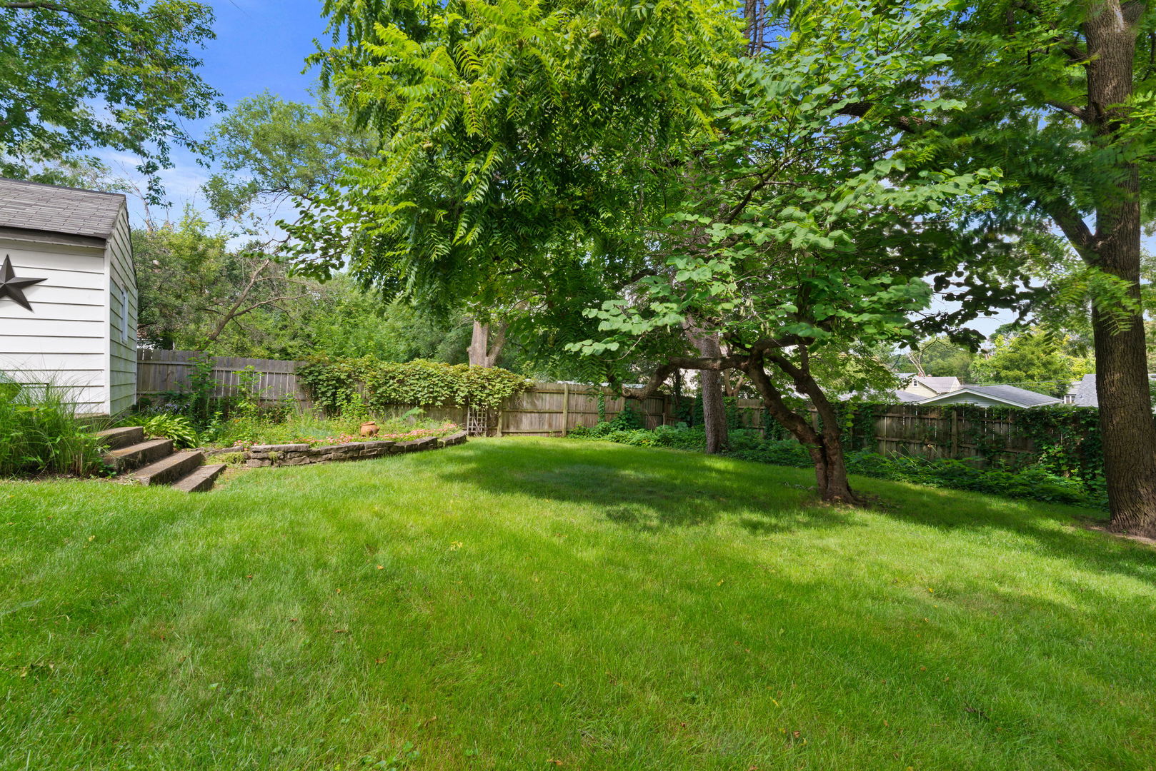 1960 Elmore Avenue, Downers Grove, IL 60515