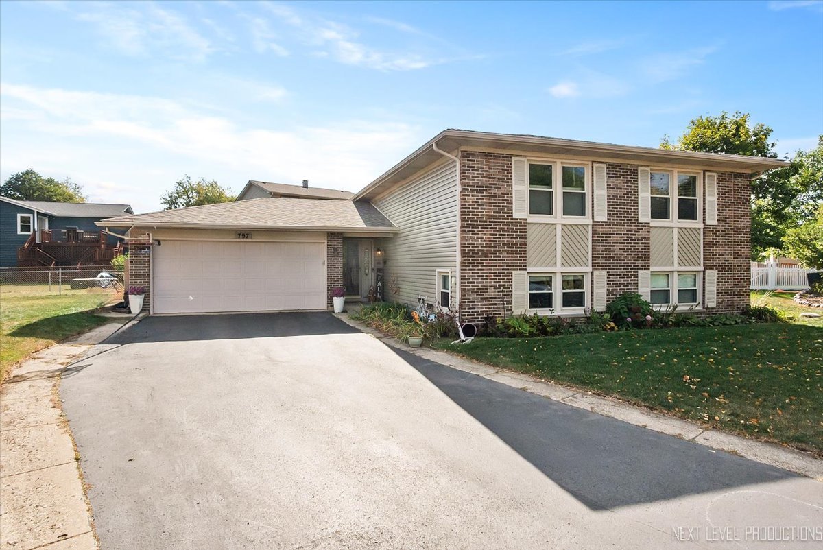 797 Geneva Circle, Elk Grove Village, IL 60007