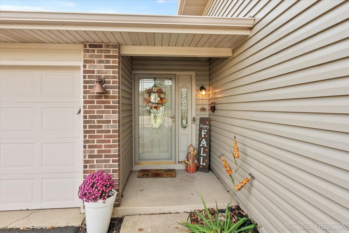 797 Geneva Circle, Elk Grove Village, IL 60007