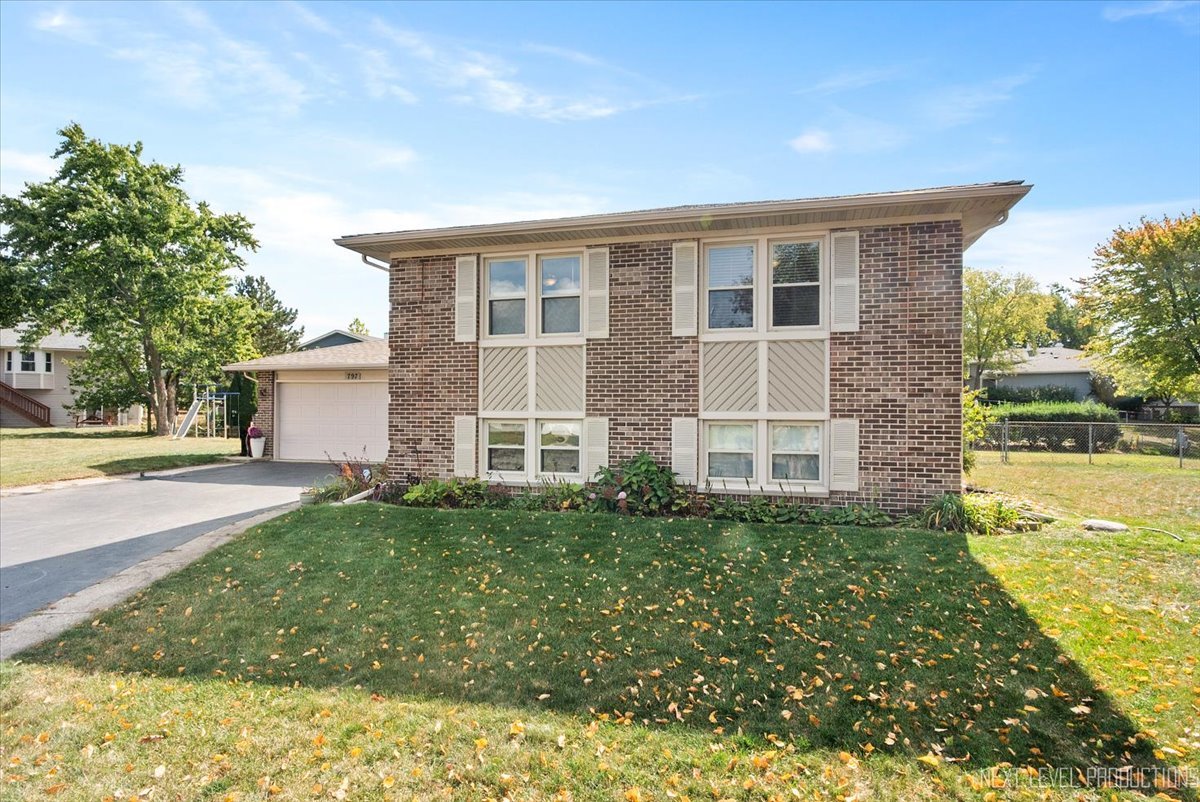 797 Geneva Circle, Elk Grove Village, IL 60007