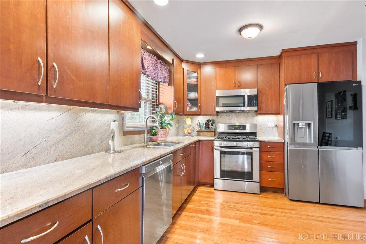 797 Geneva Circle, Elk Grove Village, IL 60007