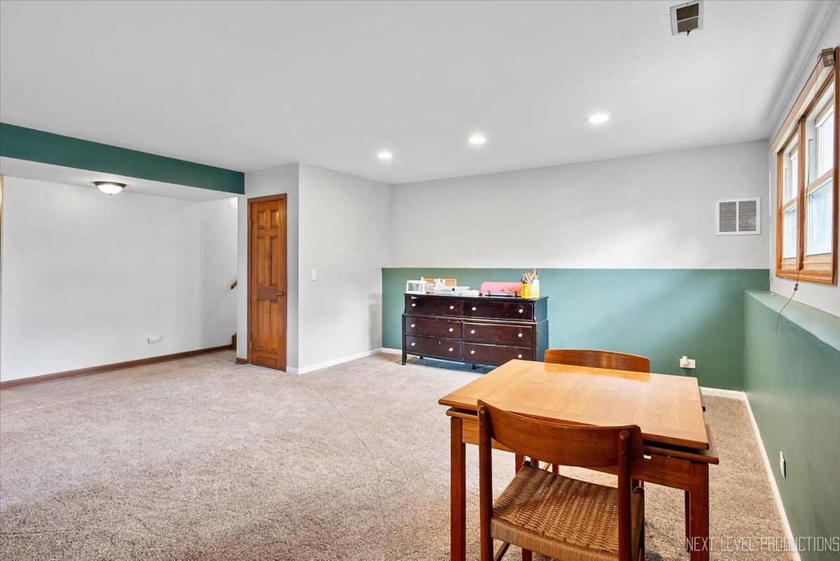 797 Geneva Circle, Elk Grove Village, IL 60007