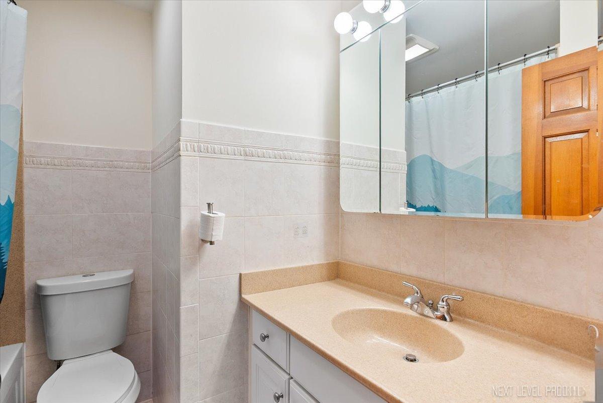 797 Geneva Circle, Elk Grove Village, IL 60007