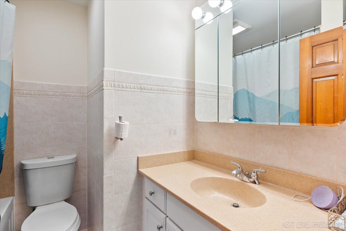 797 Geneva Circle, Elk Grove Village, IL 60007