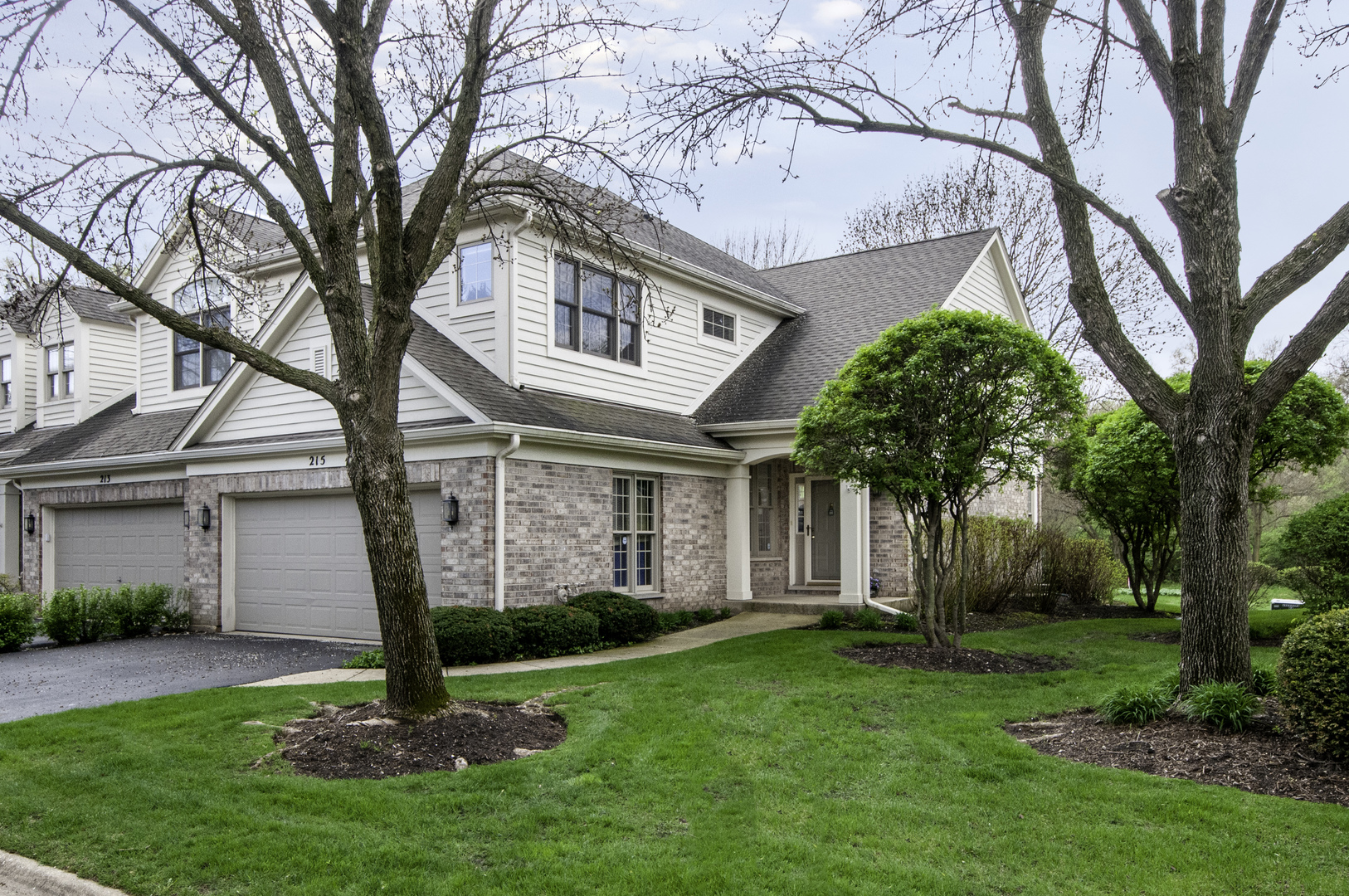 215 Wildflower Lane, La Grange, IL 60525