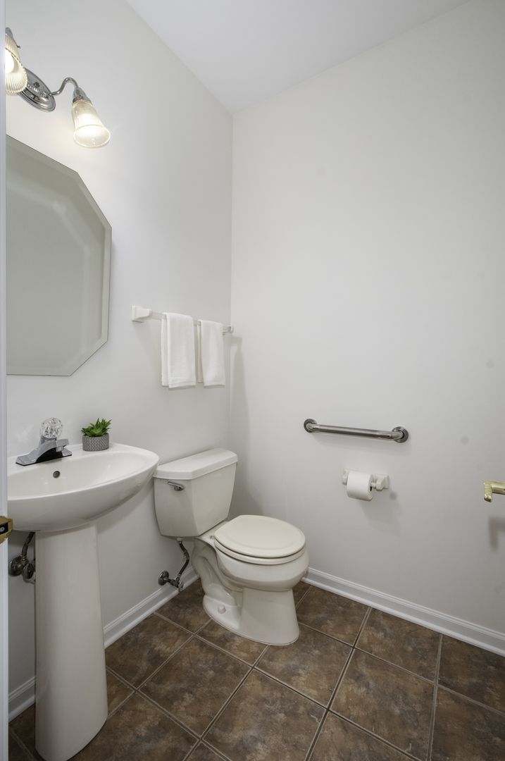 215 Wildflower Lane, La Grange, IL 60525