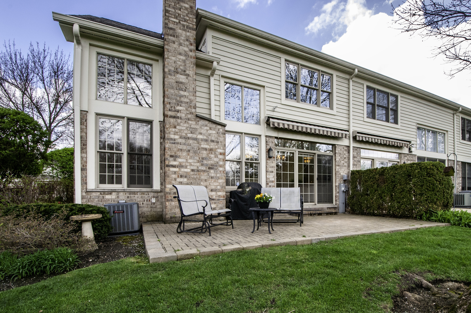 215 Wildflower Lane, La Grange, IL 60525