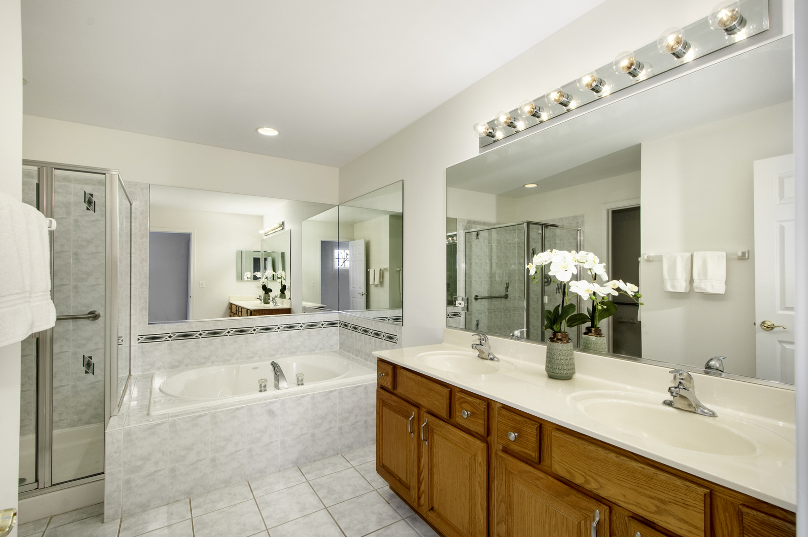 215 Wildflower Lane, La Grange, IL 60525