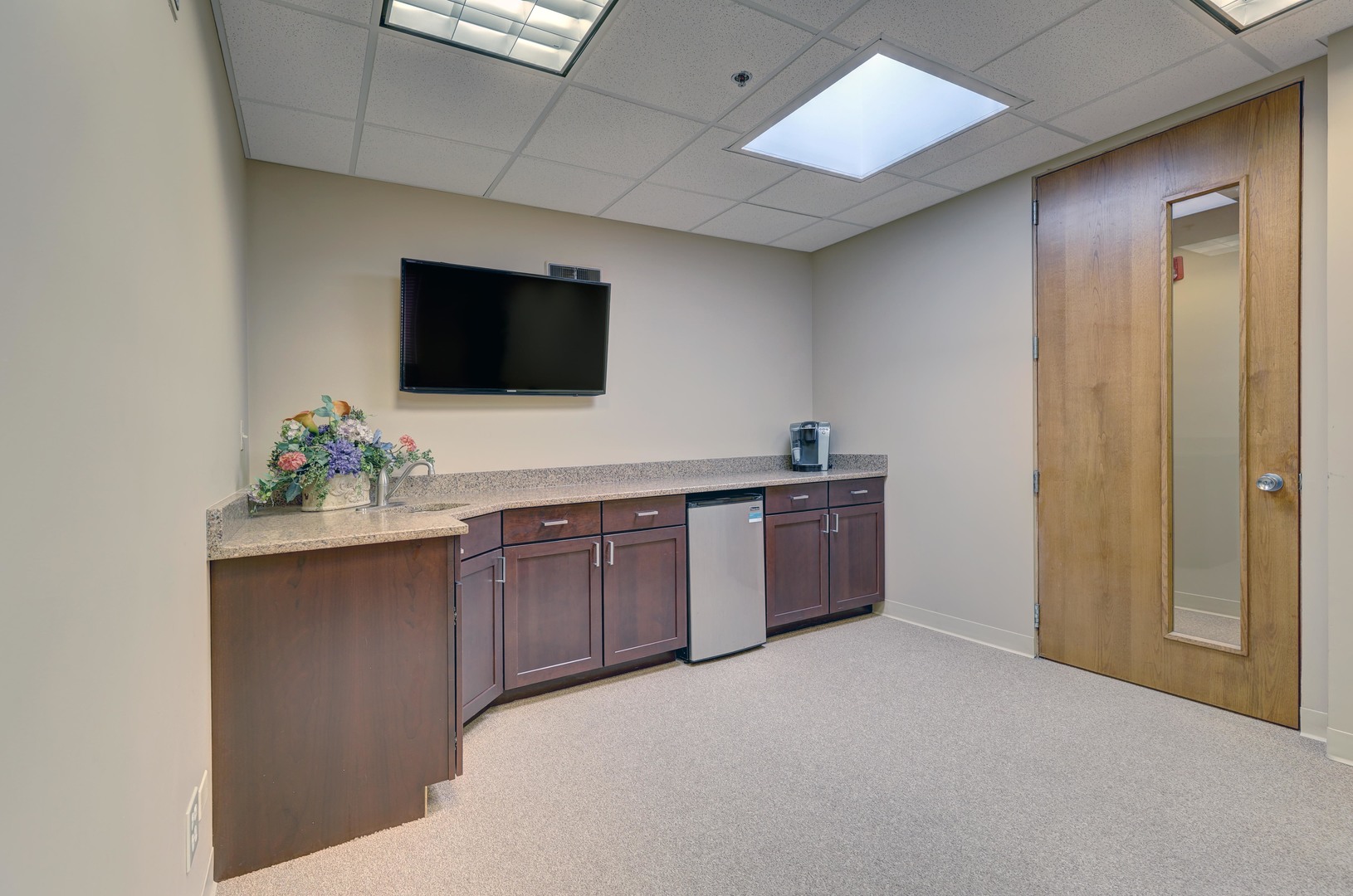 10555 W Cermak Road #1W, Westchester, IL 60154