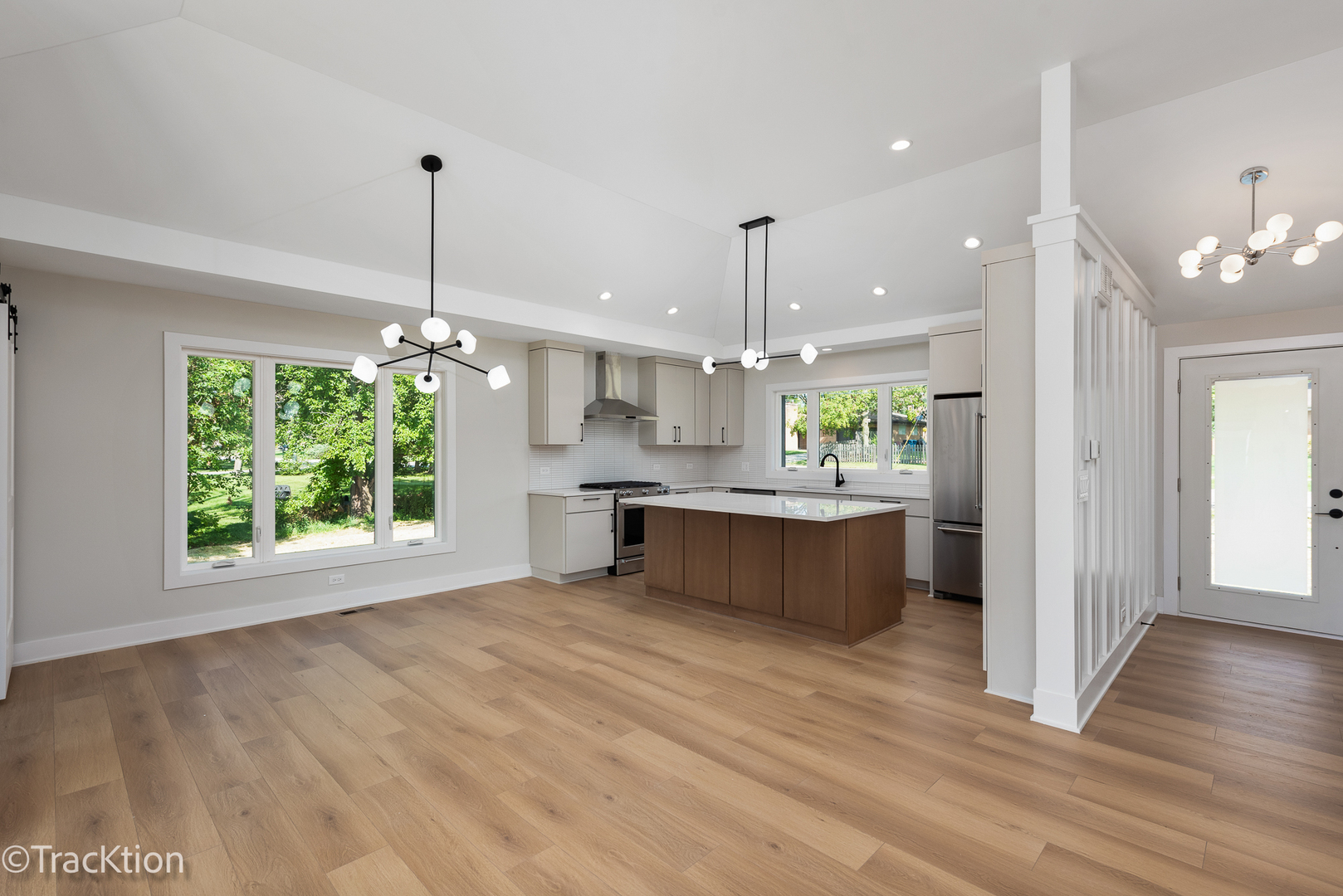 137 W Chicago Avenue, Downers Grove, IL 60515