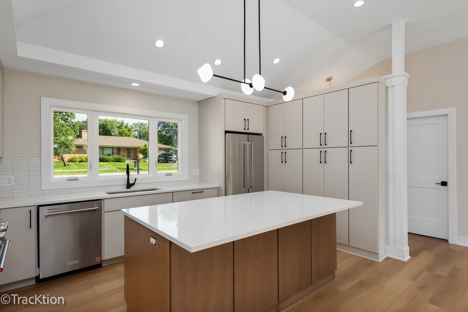 137 W Chicago Avenue, Downers Grove, IL 60515