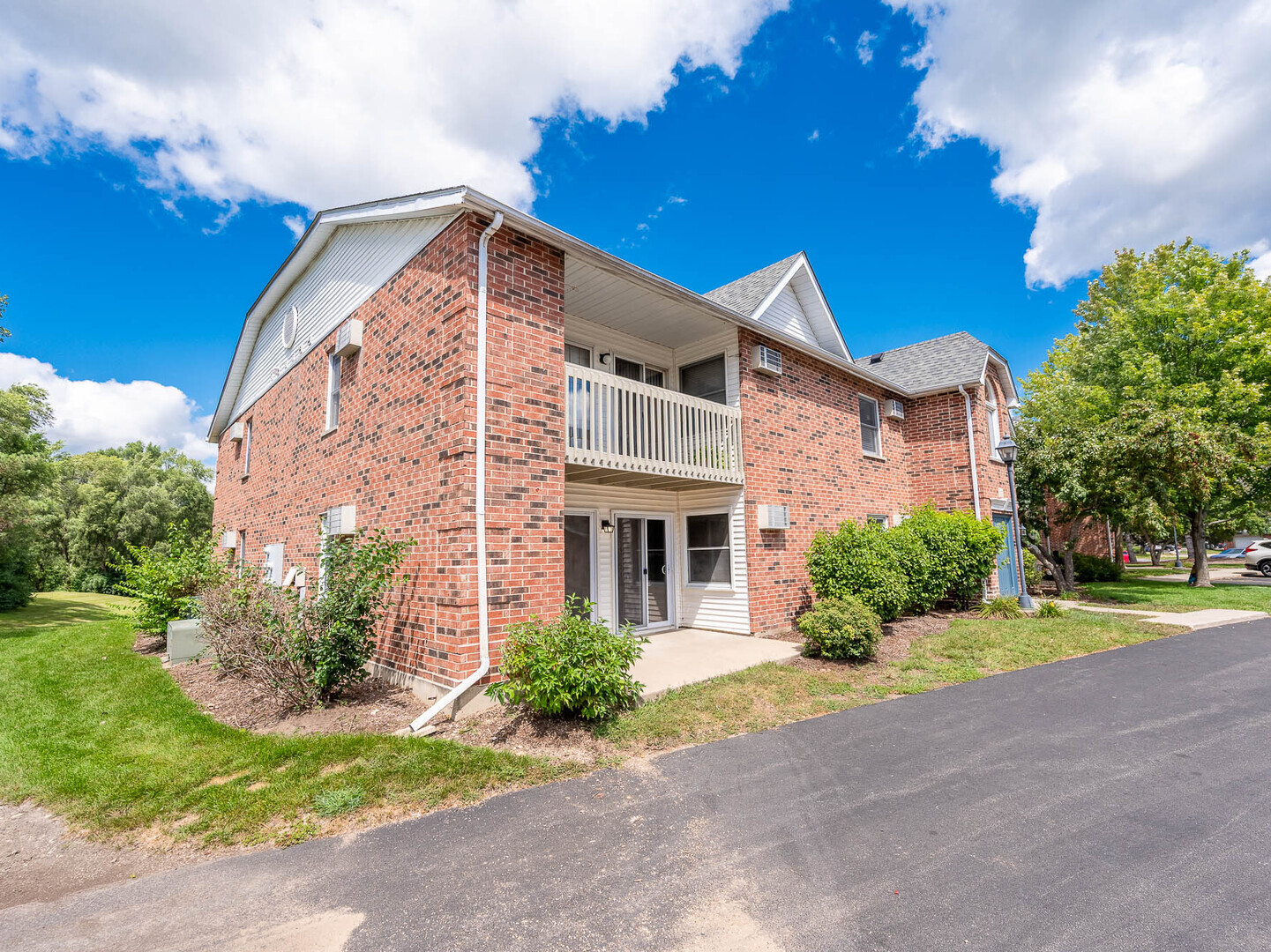 1347 Cunat Court #1A, Lake In The Hills, IL 60156