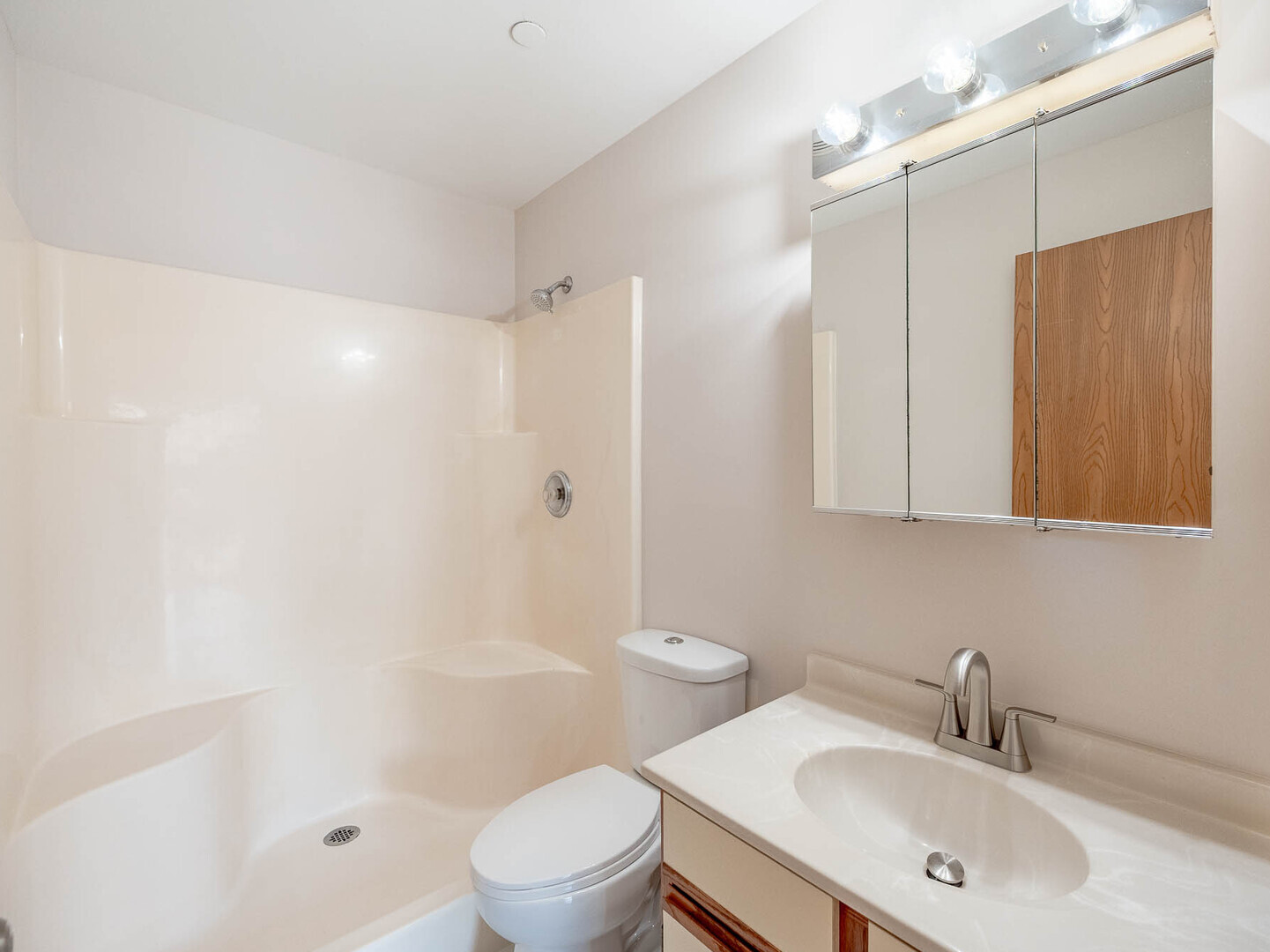 1347 Cunat Court #1A, Lake In The Hills, IL 60156