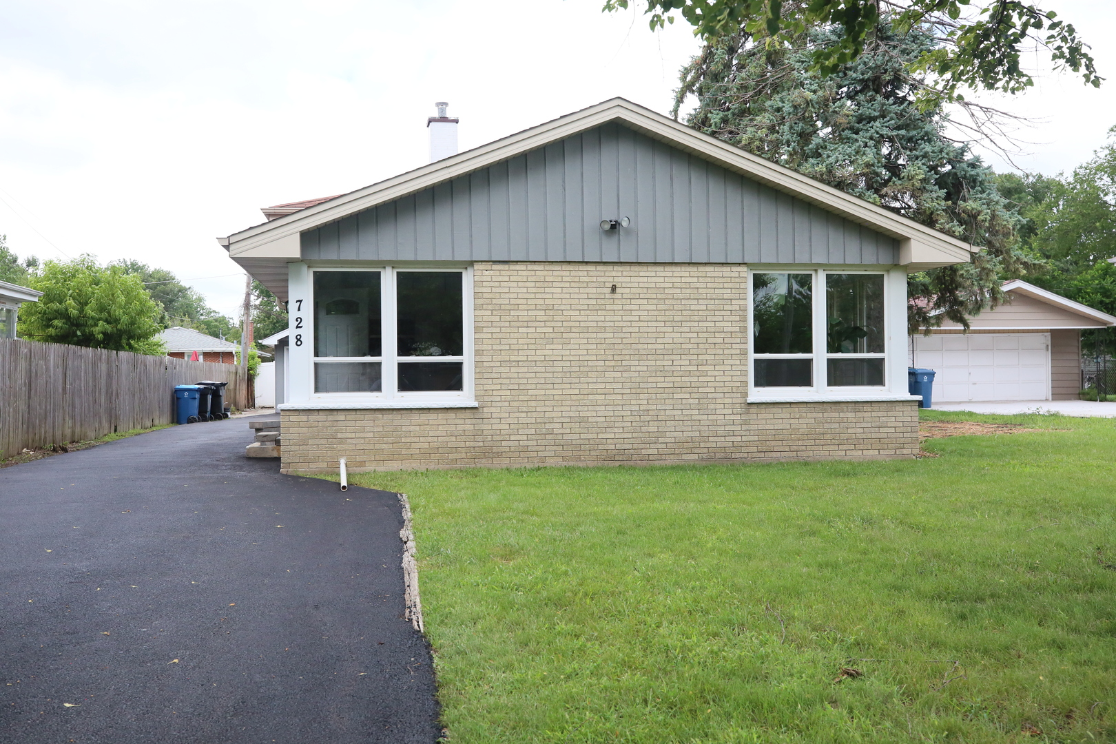728 N Parker Street, Elmhurst, IL 60126