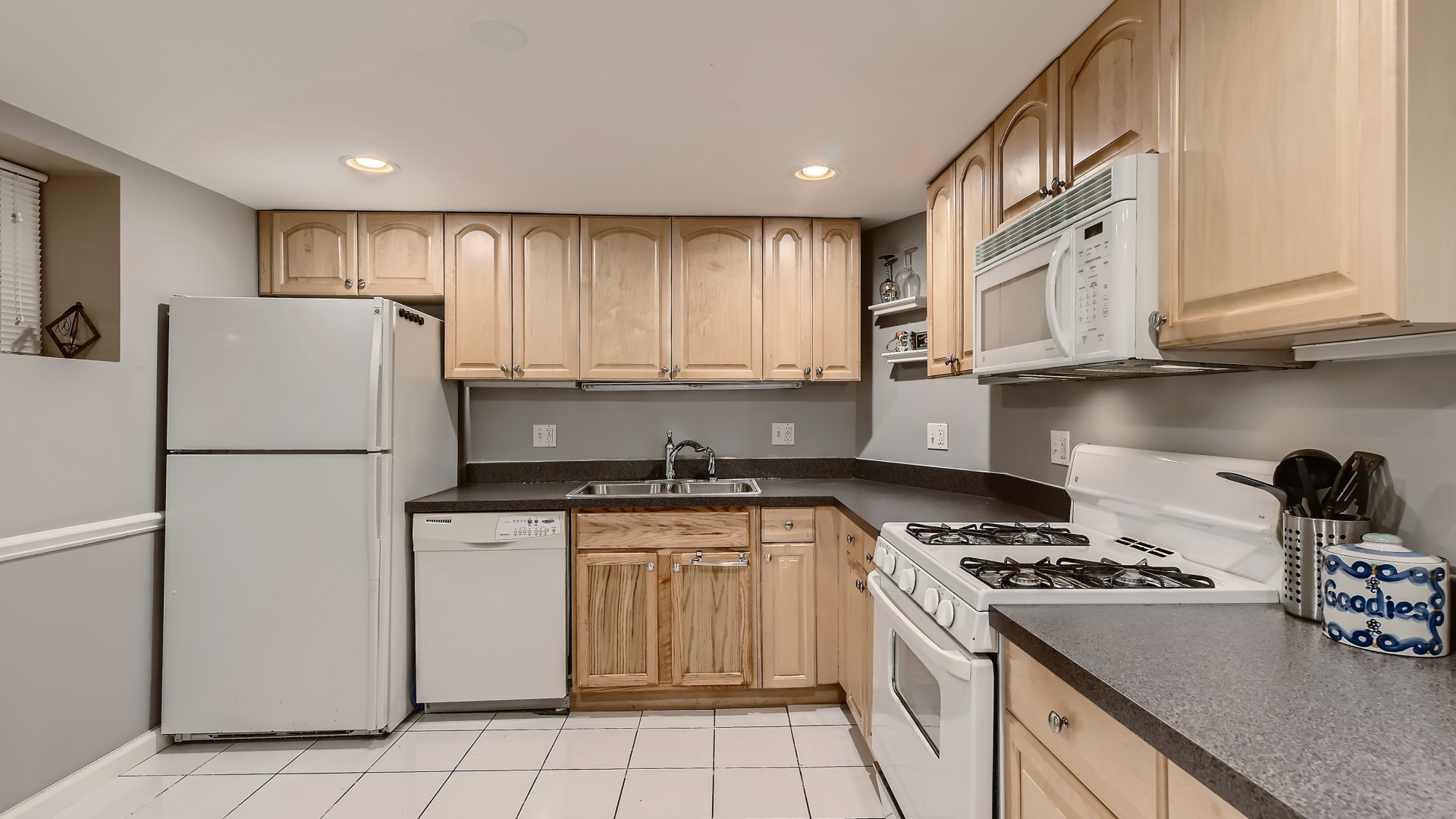 4707 N Kenmore Avenue #GS, Chicago, IL 60640